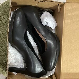 Brand new leather Clark’s women’s black heels size 8.5 wide